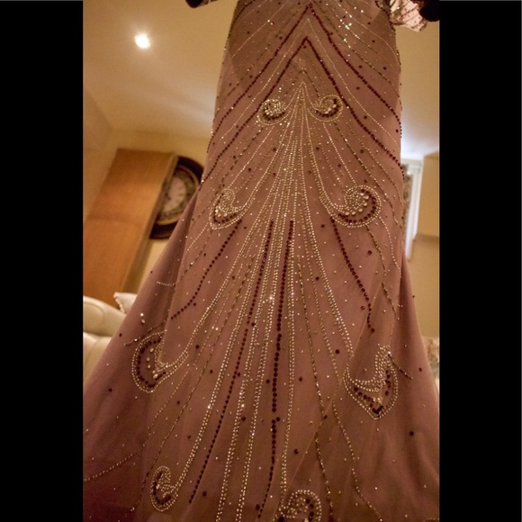 Evening dress (long sleeve) - Picture 5 of 7